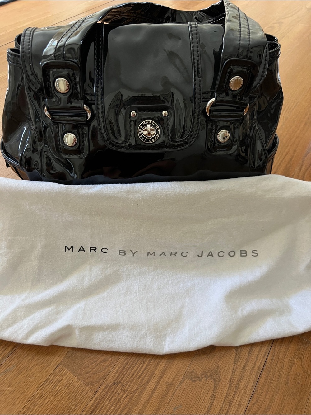 Marc BY Marc Jacob's Handbag with dust cover - Picture 2 of 9